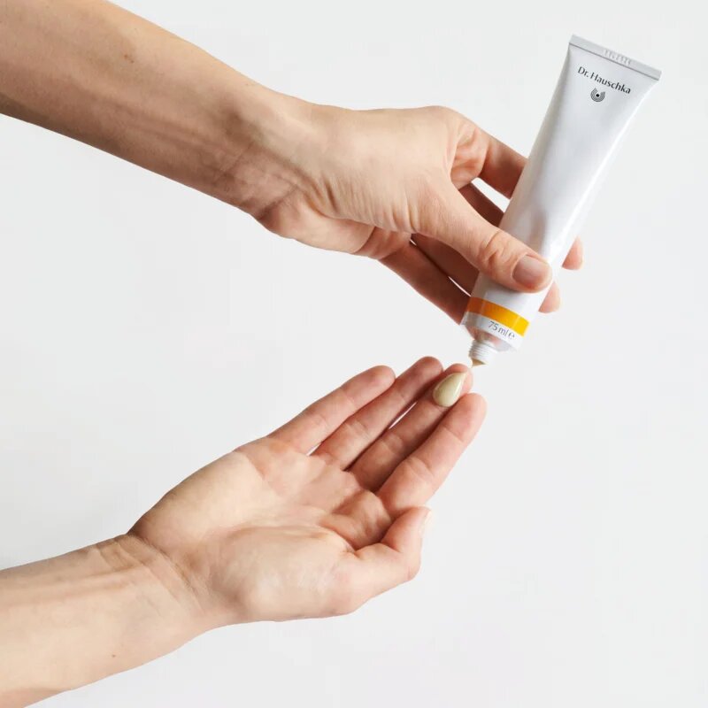 Dr. Hauschka Clenasing And Tonization Cleansing Balm balsam de curatare cu efect calmant 75 ml