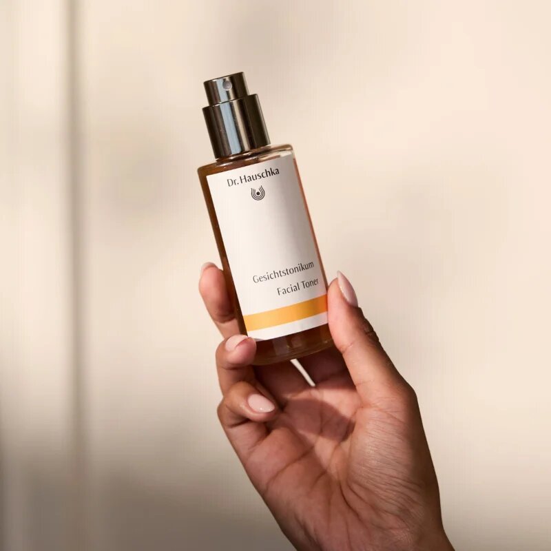 Dr. Hauschka Clenasing And Tonization Facial Toner Lotiune tonica sub forma de spray pentru fata pentru piele normala si uscata 100 ml