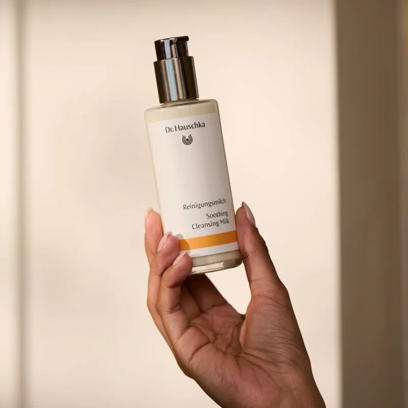 Dr. Hauschka Clenasing And Tonization Soothing Cleansing Milk lapte de curatare 145 ml