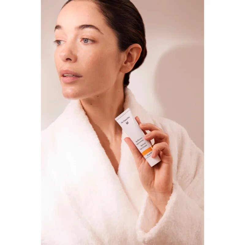 Dr. Hauschka Facial Care Apricot Day Cream crema revitalizanta pentru tenul uscat 30 ml