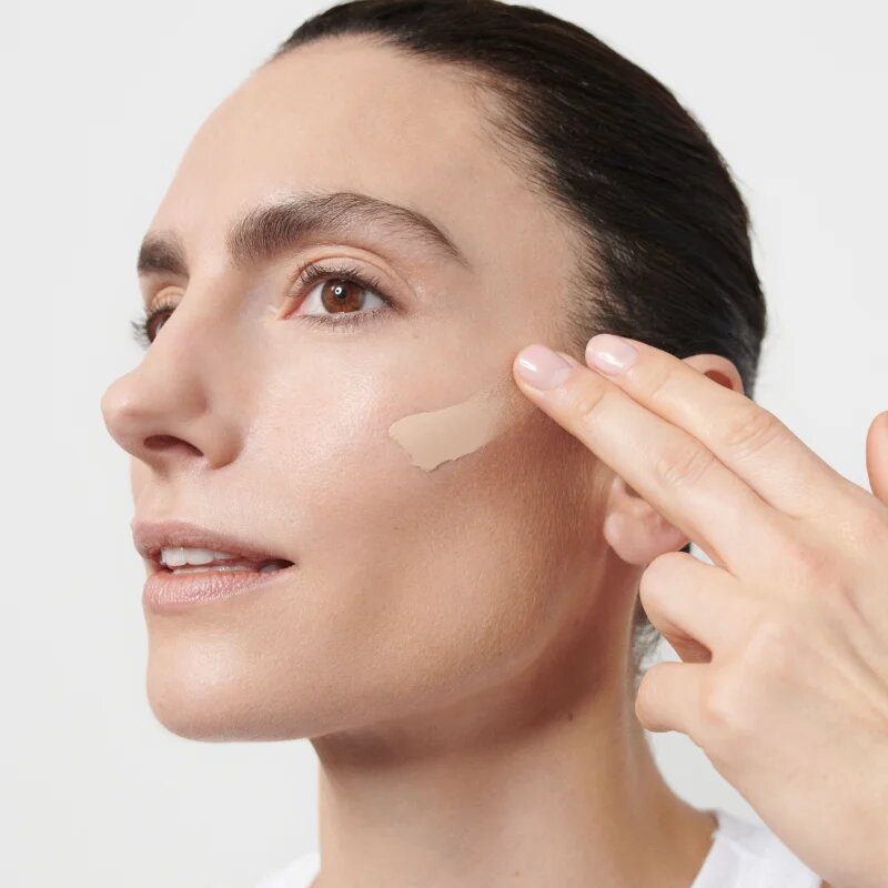 Dr. Hauschka Make-Up Foundation make-up cu textura usoara culoare 03 chestnut 30 ml