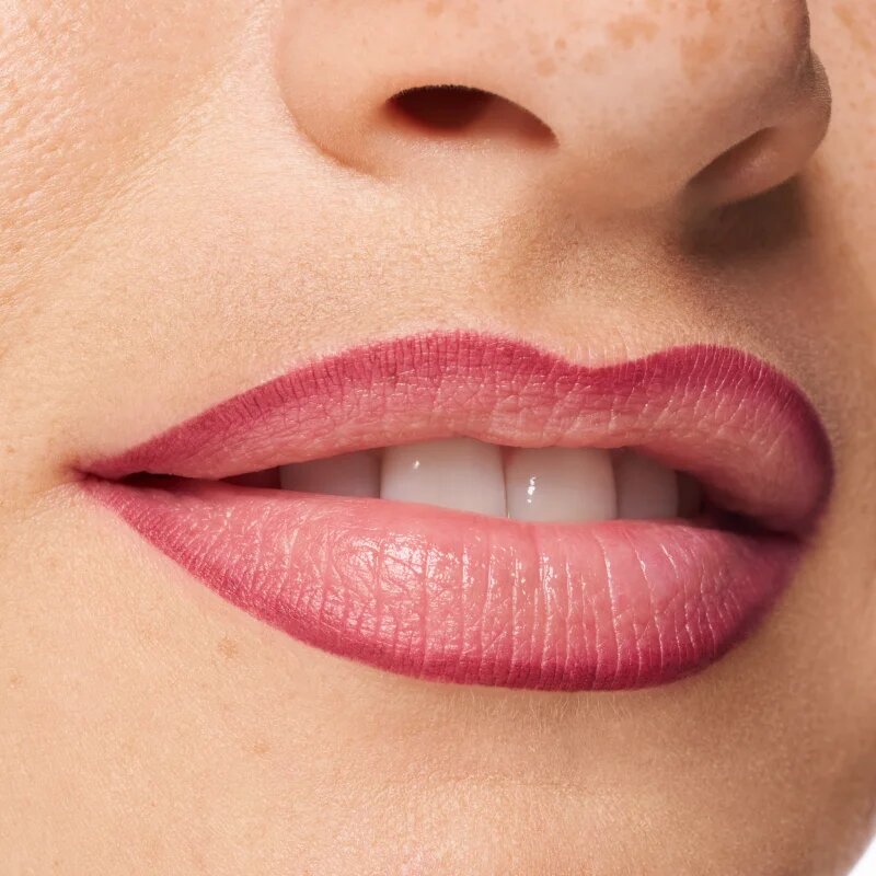 essence 8h Matte Comfort dermatograf mat de buze cu ascutitoare culoare 19 Burgundy Bestie 0.3 g