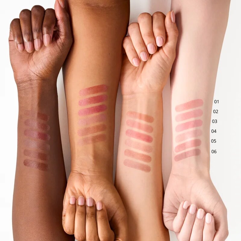 essence Blur Soufflé balsam de buze colorat cu efect matifiant culoare 01 Nude Beige 3 g