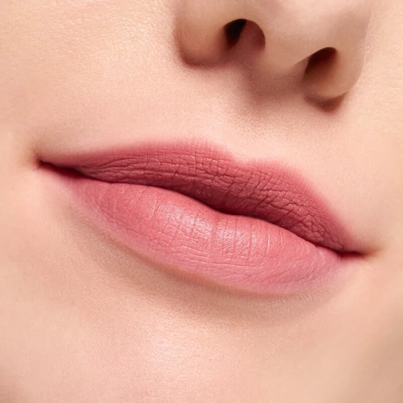 essence Blur Soufflé ruj lichid mat culoare 09 Ghost Typing 3.6 ml