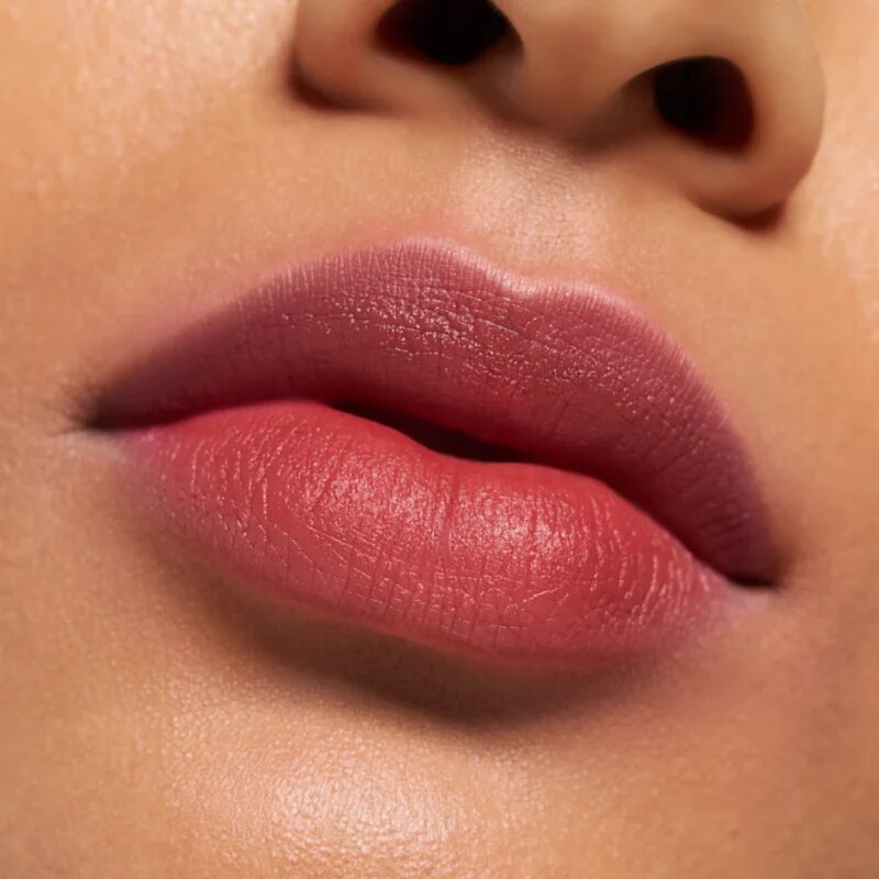 essence Blur Soufflé ruj lichid mat culoare 12 Soft Launch 3.6 ml