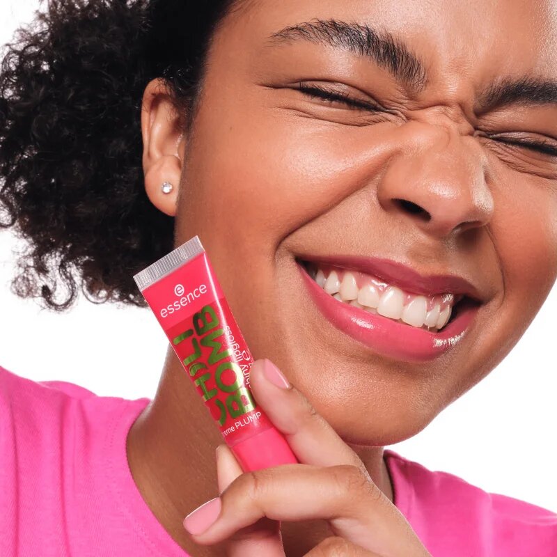 essence Chili Bomb luciu de buze pentru un volum suplimentar 10 ml