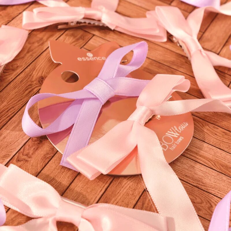 essence FaBOWlous panglică pentru păr 01 Put A Bow On It! 2 buc