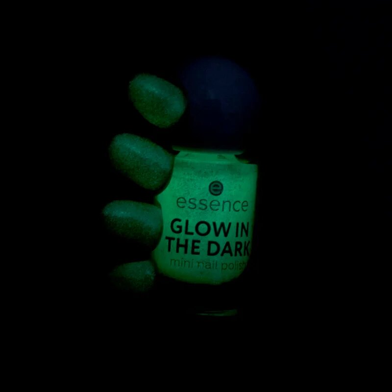 essence GLOW IN THE DARK lac de unghii mini 5 ml