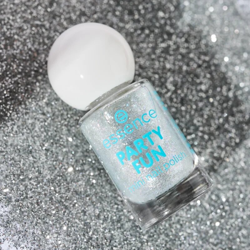 essence PARTY FUN lac de unghii cu efect holografic cu particule stralucitoare culoare 20 5 ml
