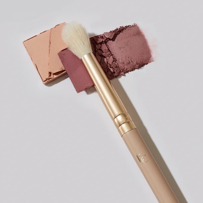 Eveline Cosmetics Accessories perie pentru difuzarea machiajului E03 1 buc