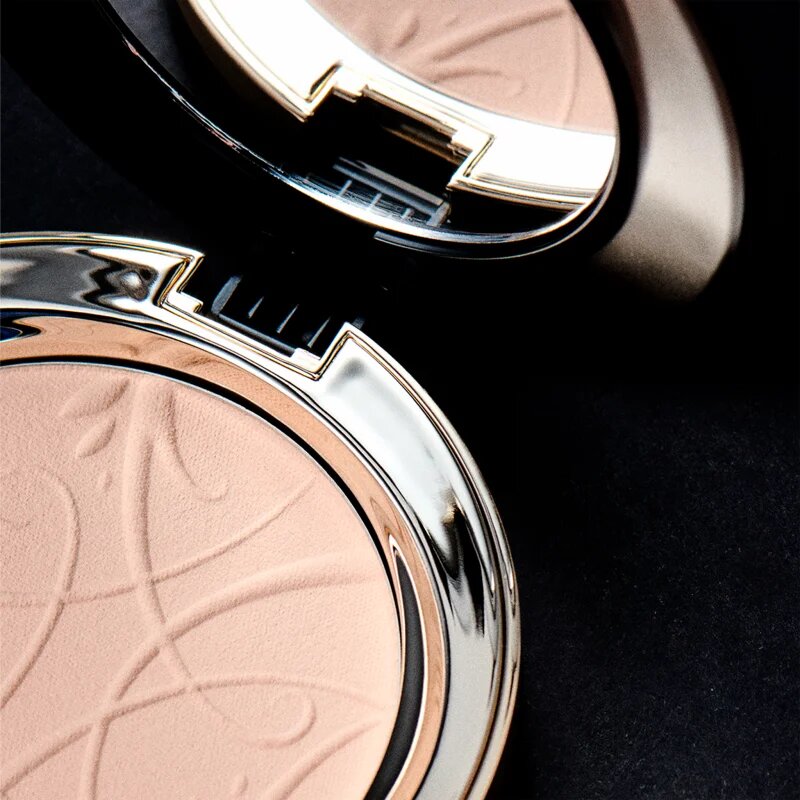 Eveline Cosmetics Celebrities Beauty pudra compacta cu minerale. culoare 20 Transparent 9 g