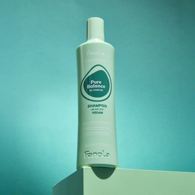 Fanola Vitamins Pure Balance Shampoo sampon pentru curatare pentru par gras si cu matreata 350 ml