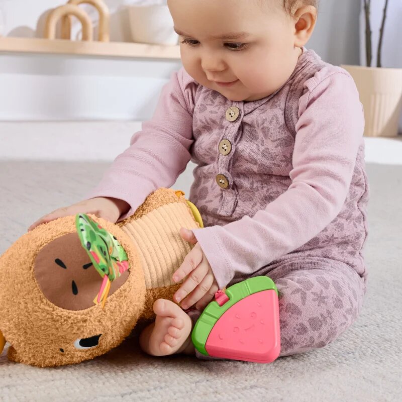 Fisher-Price Snuggly Snacky Capy jucărie de pluș cu zornăitoare 1 buc