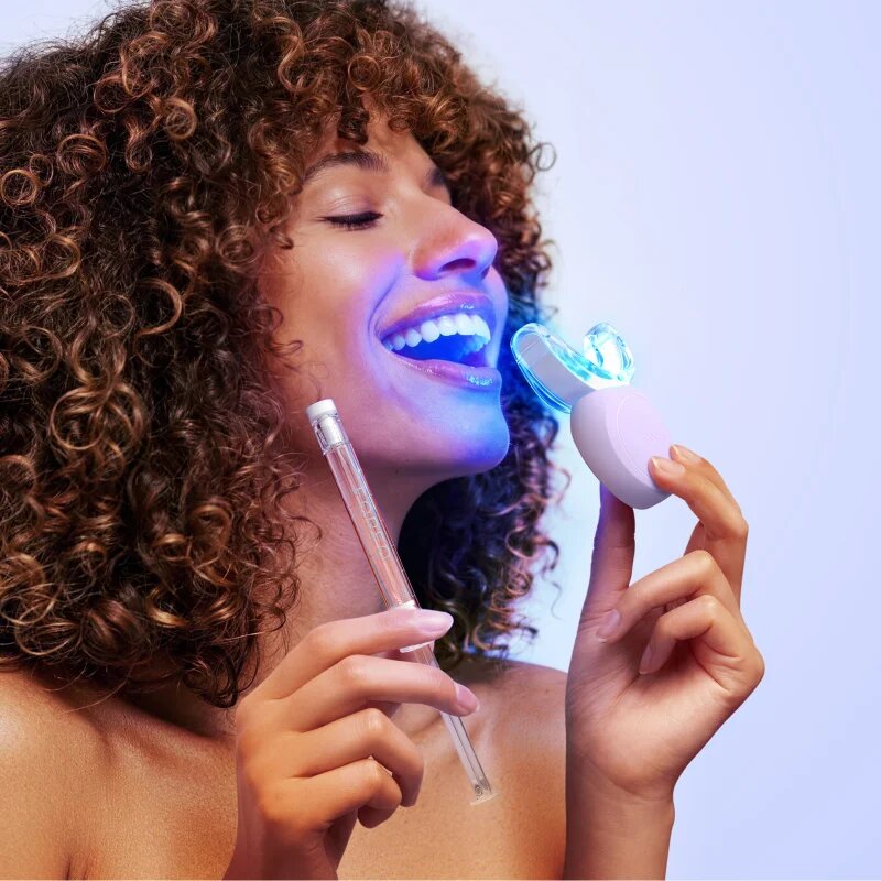 FOREO ISSA™ Teeth Whitening Set Kit pentru albirea dinților