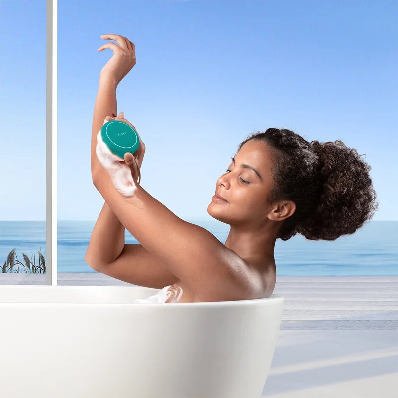 FOREO LUNA™ 4 body perie pentru masaj pentru corp Evergreen
