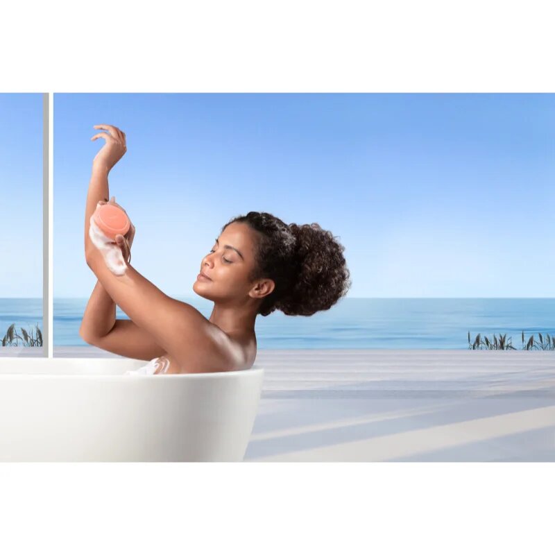 FOREO LUNA™ 4 body perie pentru masaj pentru corp Peach Perfect 1 buc