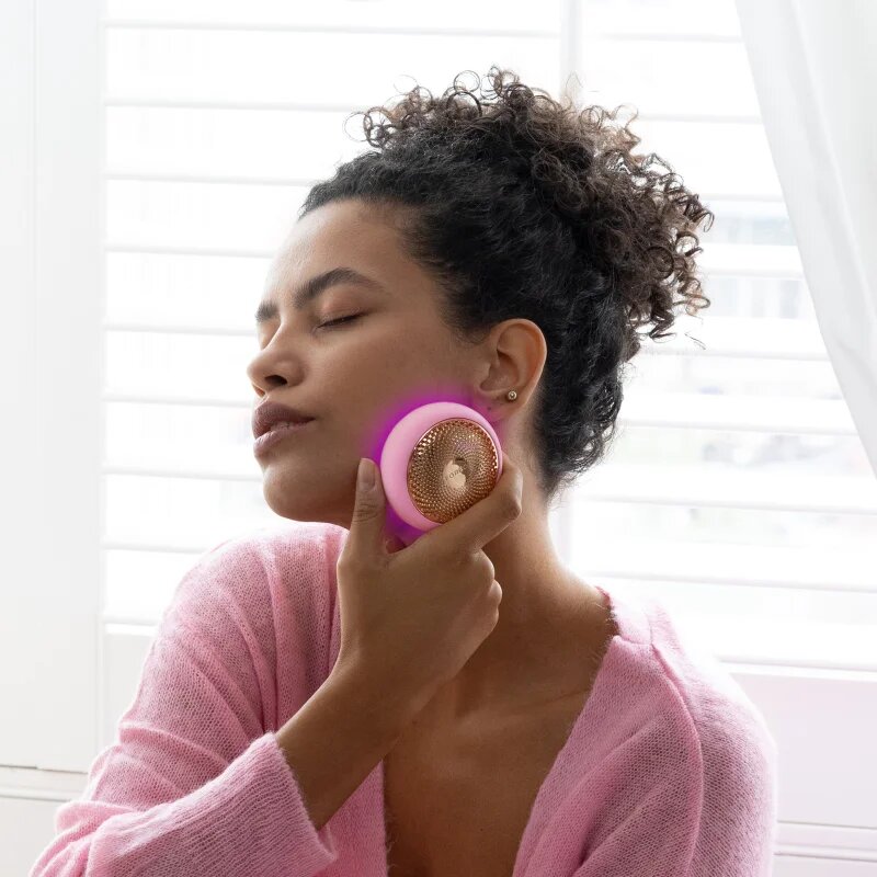 FOREO UFO™ 3 5-in-1 aparat sonic pentru accelerarea efectului măștilor de ten Pearl Pink 1 buc