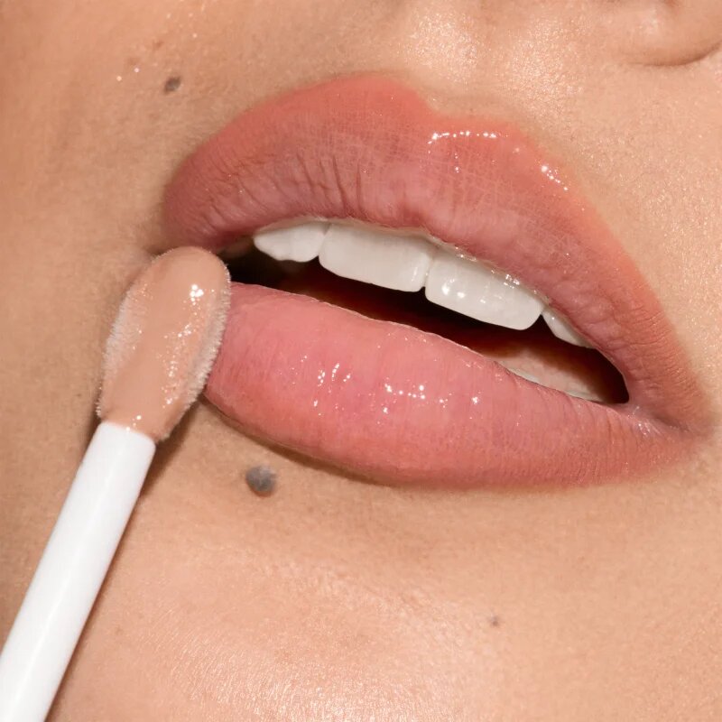 GOSH COPENHAGEN Lip Filler luciu de buze pentru un volum suplimentar 004 Mocha Mousse 5 ml