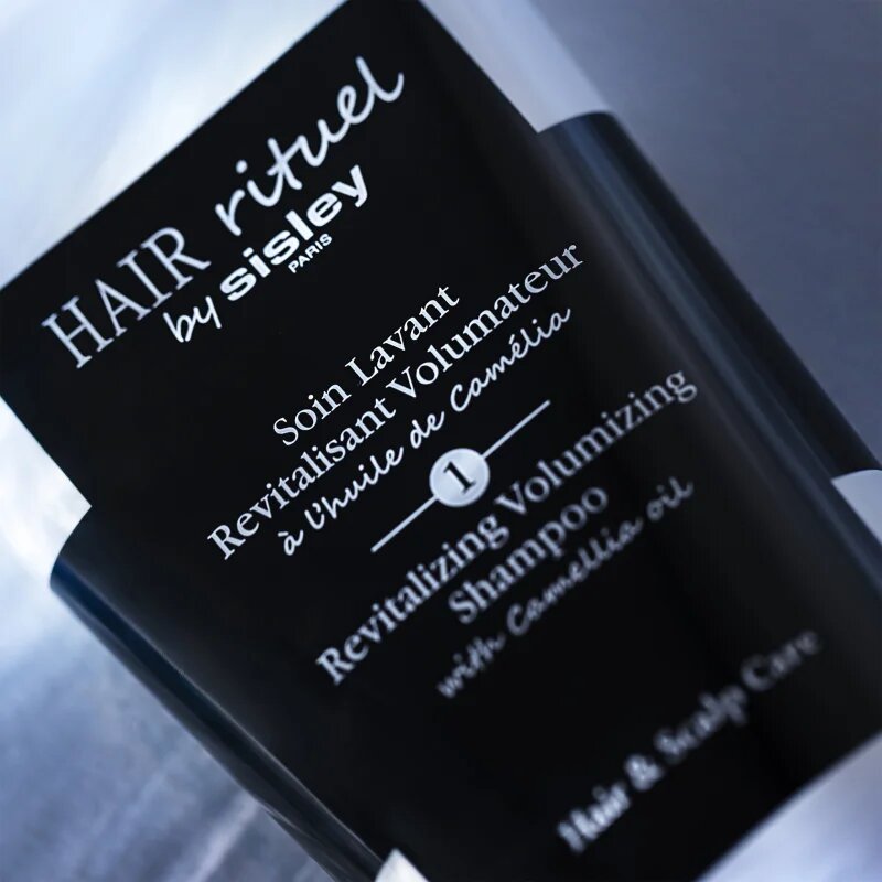 Hair Rituel by Sisley Revitalizing Volumizing Shampoo with Camellia oil șampon cu efect de volum pentru părul fin fara sulfati 500 ml