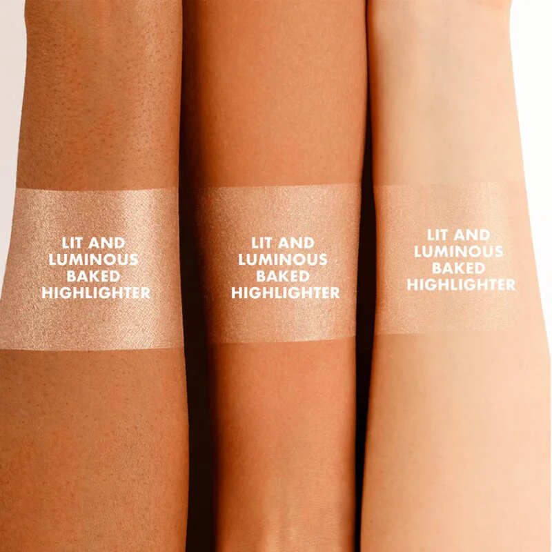 ICONIC London Lit & Luminous Pudra compacta ce ofera luminozitate culoare Universal 16 g