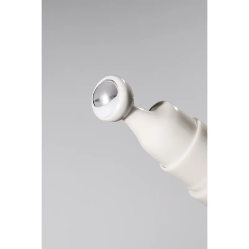 innisfree Green Tea Caffeine Bright-Eye Serum Roll-on pentru ochi racoritor împotriva ridurilor și a cearcănelor întunecate 10 ml