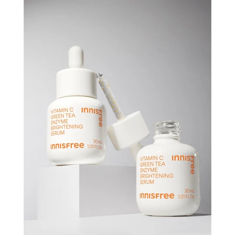 innisfree Green Tea Enzyme Vitamin C Brightening Serum ser stralucire cu vitamina C pentru uniformizarea nuantei tenului 30 ml
