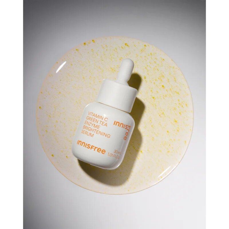 innisfree Green Tea Enzyme Vitamin C Brightening Serum ser stralucire cu vitamina C pentru uniformizarea nuantei tenului 30 ml