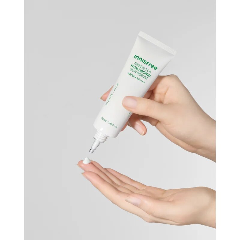 innisfree Green Tea Hyaluronic Sun Serum crema fluida hidratanta cu efect calmant SPF 50+ 50 ml