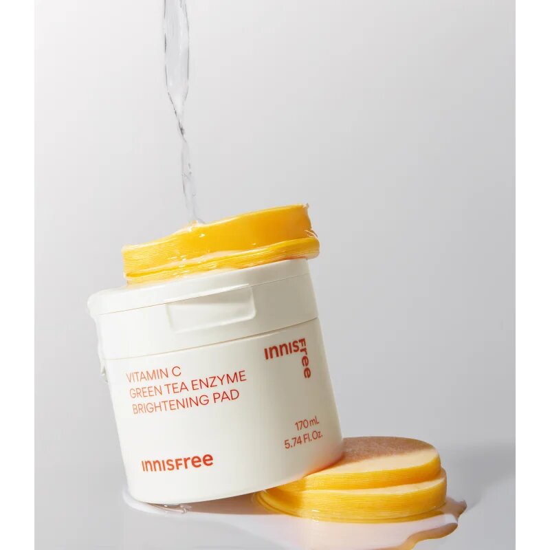 innisfree Green Tea Vitamin C Brightening Toner Pads dischete de tonifiere pentru luminozitate si hidratare 60 buc