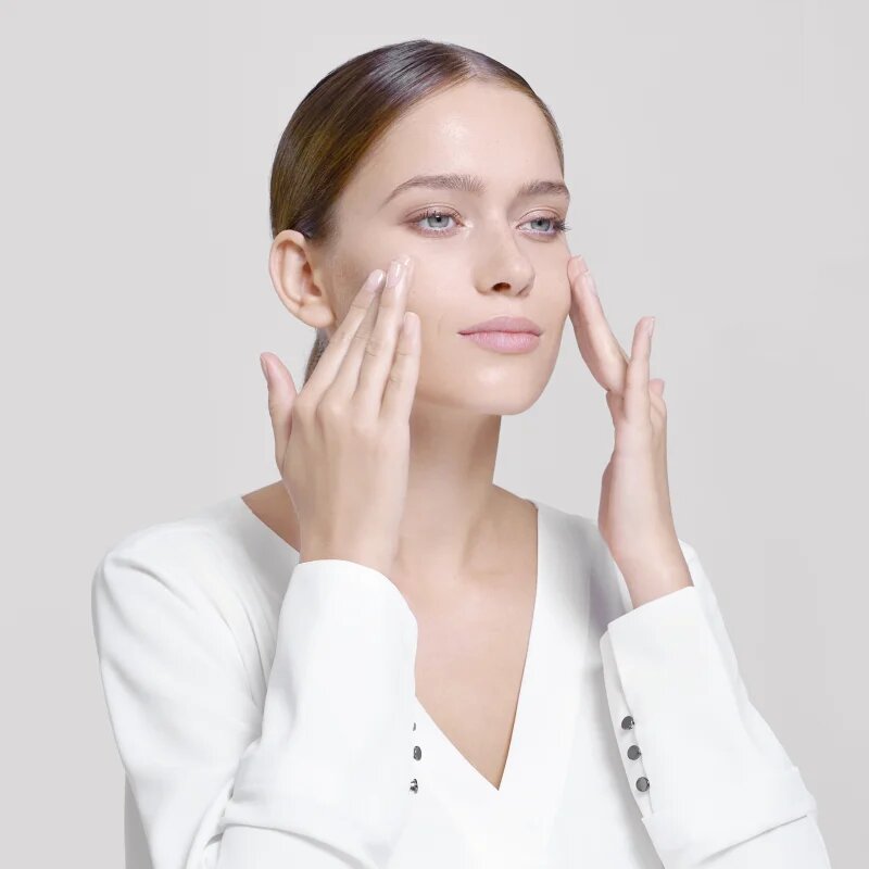 Institut Esthederm Cellular Water Watery Essence esenta faciala cu apă celulară 125 ml