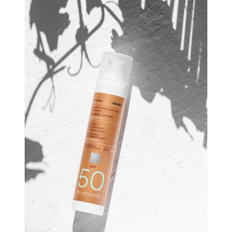 Korres Red Grape Sheer Glow cremă pentru plaja pentru o piele mai luminoasa SPF 50 50 ml