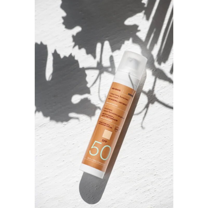 Korres Red Grape Tinted Daily Sunscreen lotiune de plaja tonifianta pentru uniformizarea nuantei tenului SPF 50 50 ml