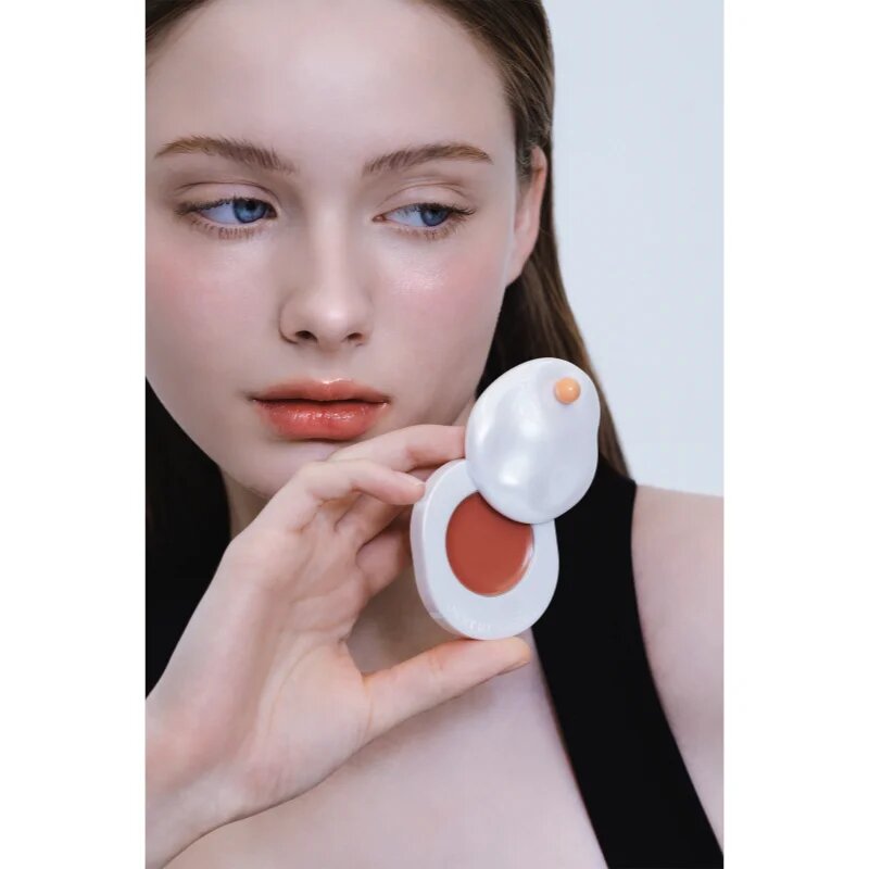 KUNDAL Objet Dew Drop Lip Glaze Balm balsam de buze colorat cu efect de hidratare culoare Peach Apricot 2 g