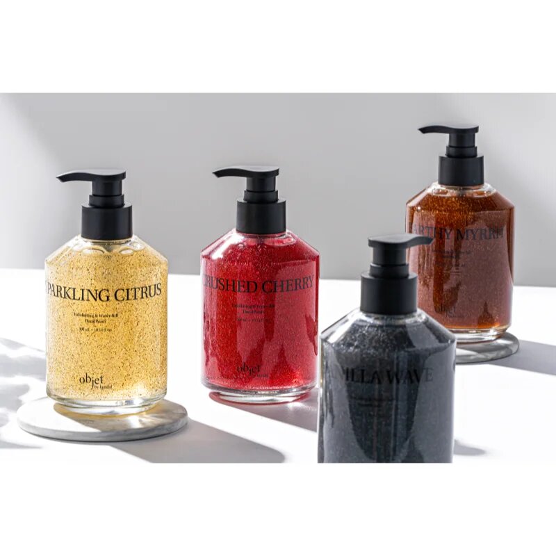 KUNDAL Objet Exfoliating & Waterfull Hand Wash sapun lichid exfoliant de maini cu parfum Crushed Cherry 380 ml