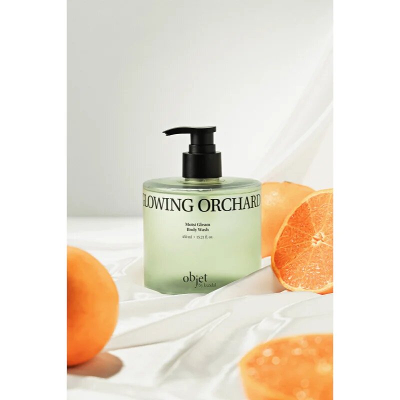 KUNDAL Objet Moist Gleam Body Wash gel parfumat pentru duș pentru hidratare intensa cu parfum Glowing Orchard 450 ml