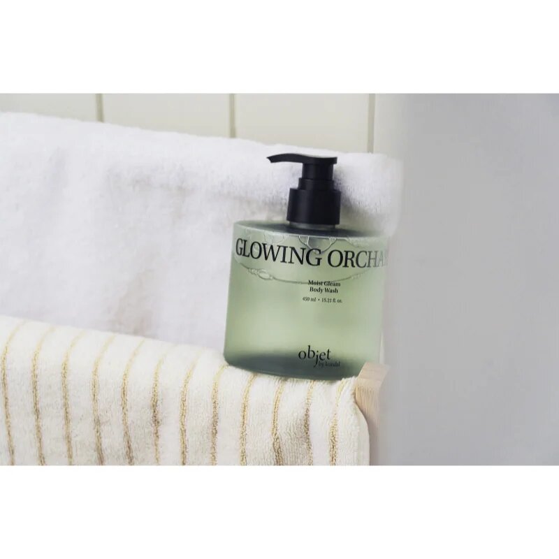 KUNDAL Objet Moist Gleam Body Wash gel parfumat pentru duș pentru hidratare intensa cu parfum Glowing Orchard 450 ml