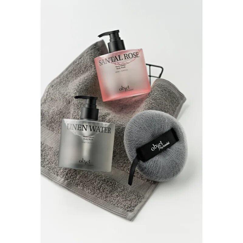 KUNDAL Objet Moist Gleam Body Wash gel parfumat pentru duș pentru hidratare intensa cu parfum Linen Water 450 ml