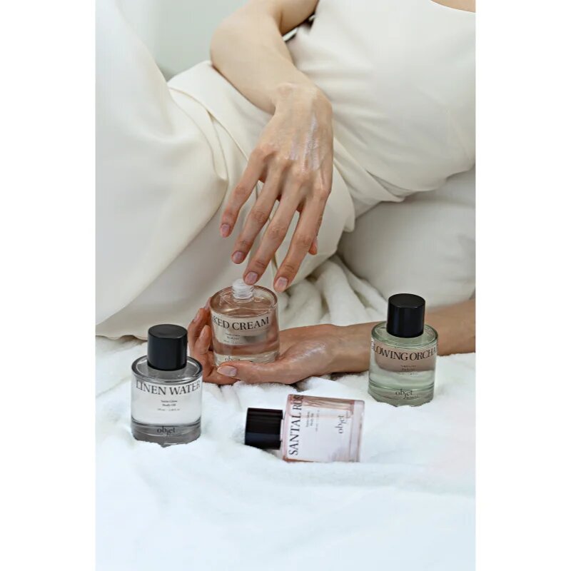 KUNDAL Objet Satin Glow Body Oil ulei de corp hranitor pentru hidratare intensa cu parfum Glowing Orchard 100 ml