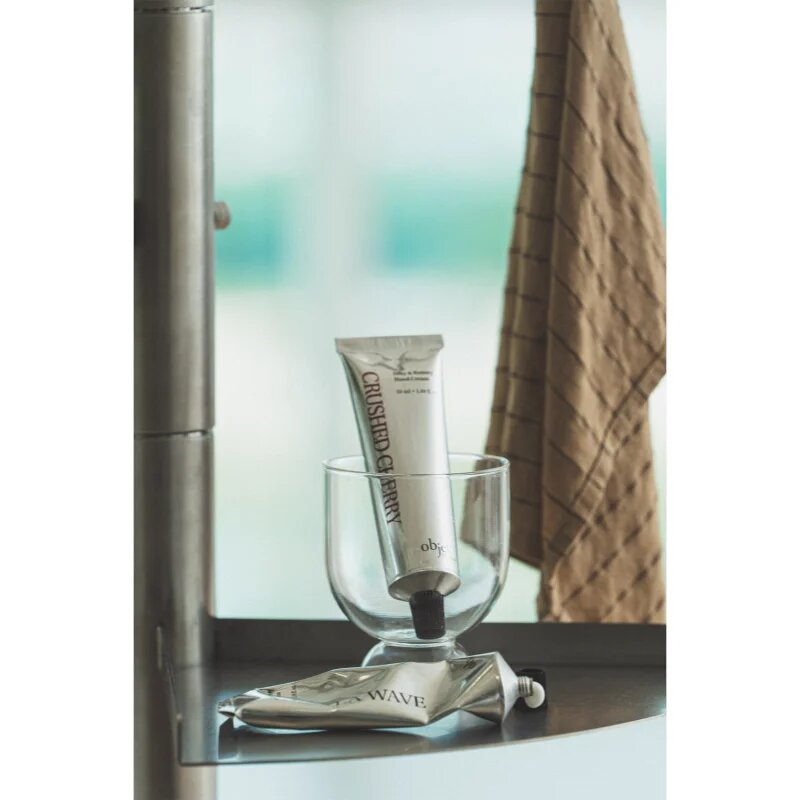 KUNDAL Objet Silky & Buttery Hand Cream cremă intens hidratantă de maini cu parfum Crushed Cherry 50 ml