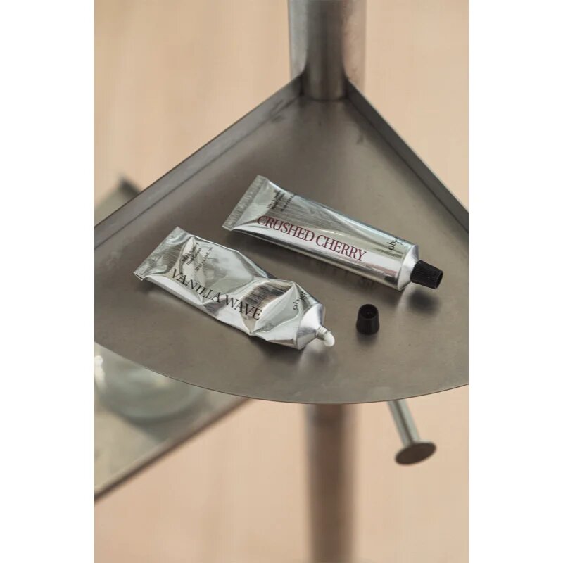 KUNDAL Objet Silky & Buttery Hand Cream cremă intens hidratantă de maini cu parfum Crushed Cherry 50 ml