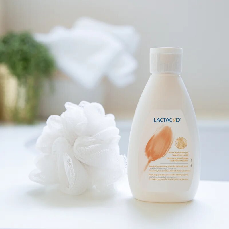 Lactacyd Femina emulsie calmanta pentru igiena intima 400 ml