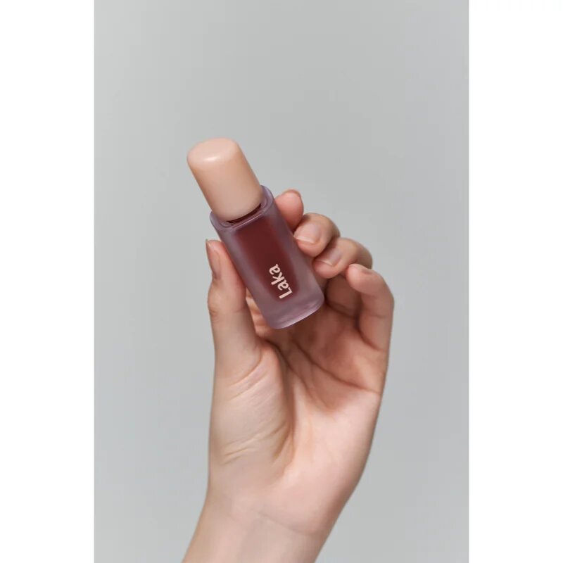 Laka Fruity Glam Tint luciu de buze rezistent cu efect de hidratare culoare 120 Cafe In Rose 4.5 g