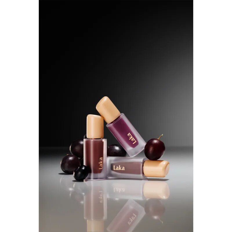 Laka Fruity Glam Tint luciu de buze rezistent cu efect de hidratare culoare 121 Ash Nut 4.5 g