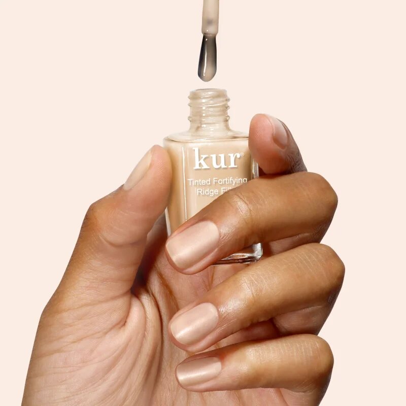LONDONTOWN Kur Tinted Fortifying Ridge Filler lac de bază pentru unghii pentru netezire pentru unghii uscate si fragile culoare Apricot Beige 12 ml