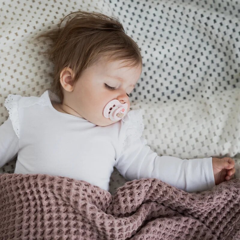 LOVI CAPICHILL 0-6m suzetă Girl 2 buc