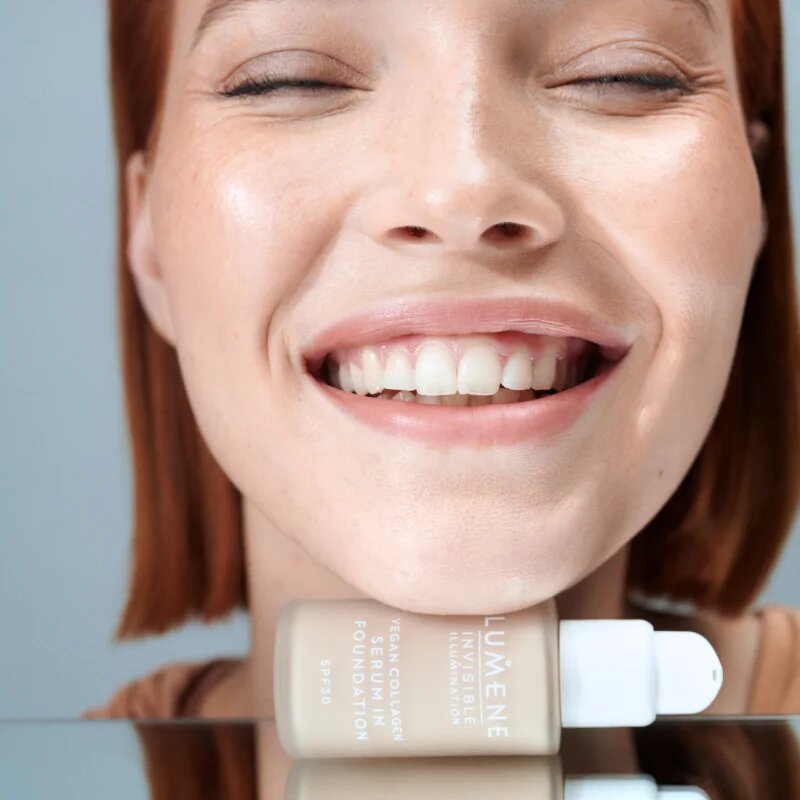 Lumene Invisible Illumination Vegan Collagen Serum in Foundation make-up cu textura usoara cu efect de nutritiv SPF 30 4 30 ml