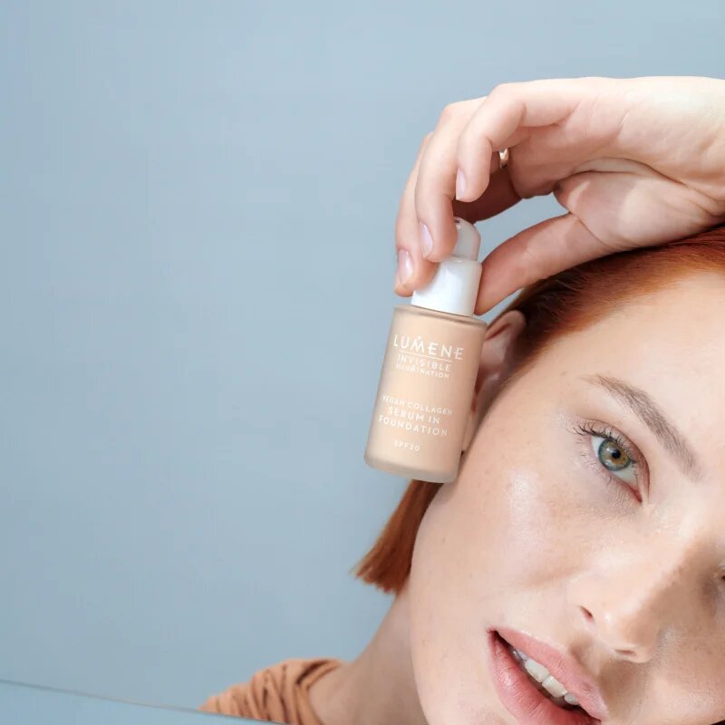 Lumene Invisible Illumination Vegan Collagen Serum in Foundation make-up cu textura usoara cu efect de nutritiv SPF 30 4 30 ml