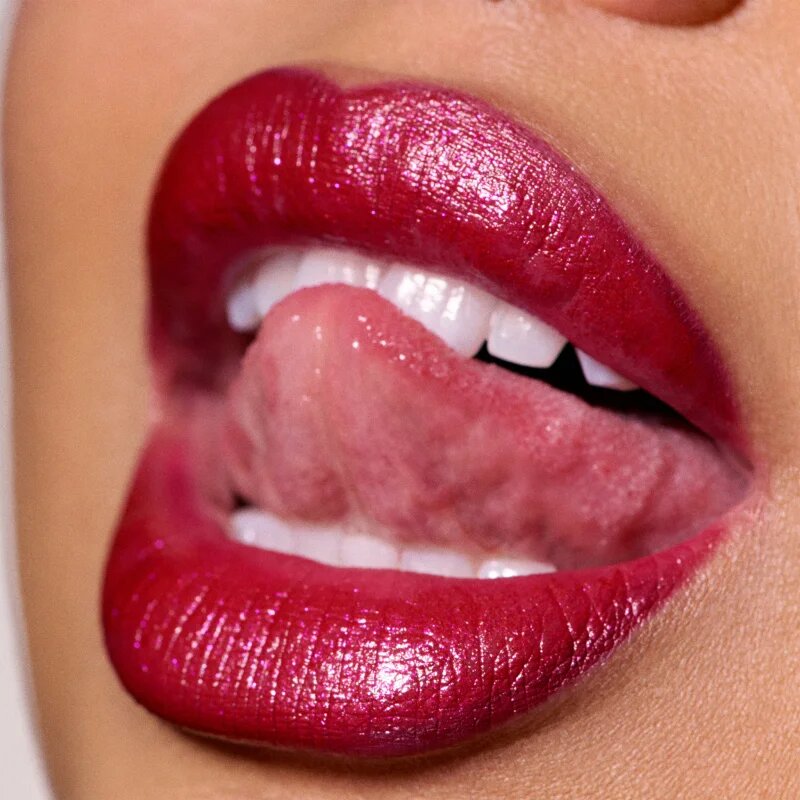 MAC Cosmetics Dazzlelips Crayon ruj stralucitor in creion culoare Red Halo 1.5 g