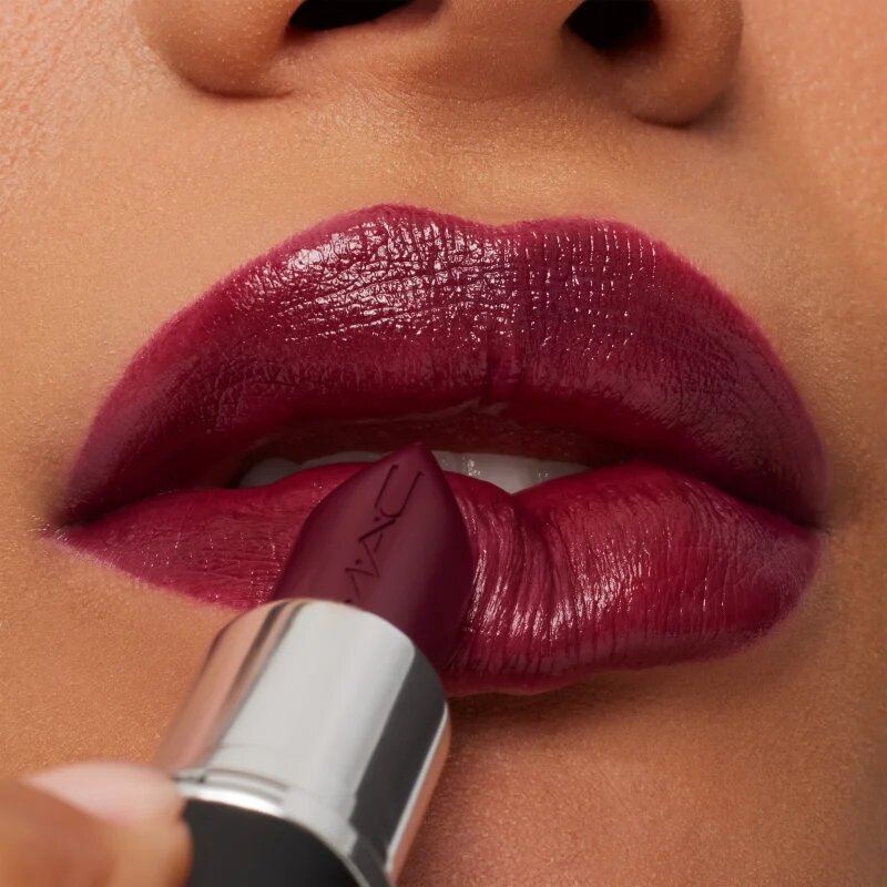 MAC Cosmetics MACximal Sleek Satin Lipstick Mini ruj satinat pentru look perfect culoare REBEL 1.5 g