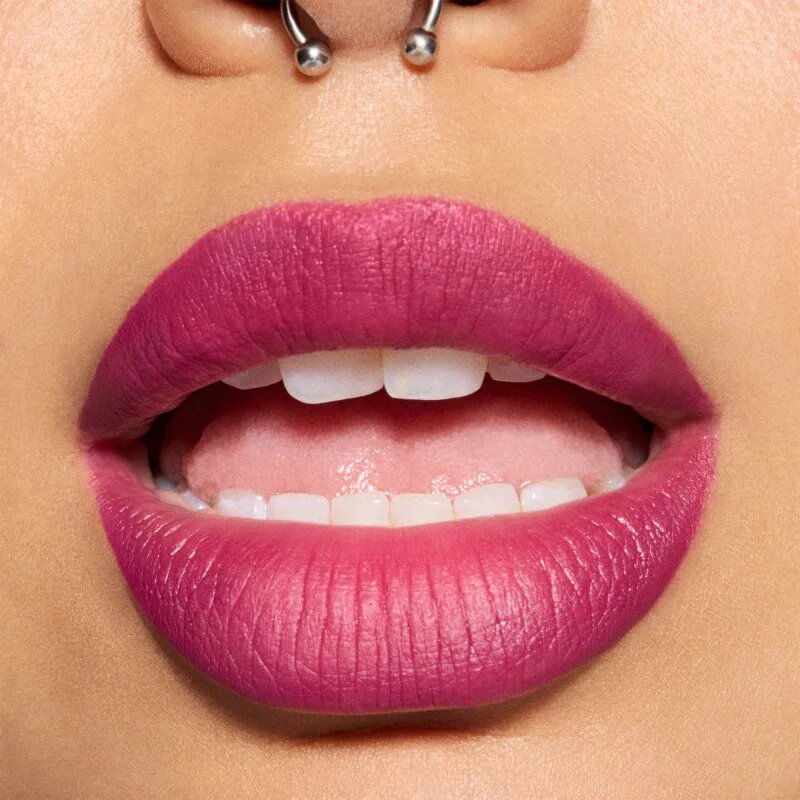MAC Cosmetics Metamorphosis Spring Collection MACximal Silky Matte Lipstick ruj mat culoare Juiced Raspberry 3.5 g